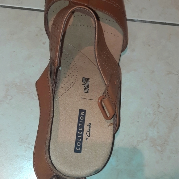 Collection  By Clark's Brown Sandals - Picture 3 of 3